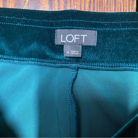 LOFT Women's Velvet Tapered Pull On Pants Size M Emerald Green Pockets Holiday - Picture 3 of 10